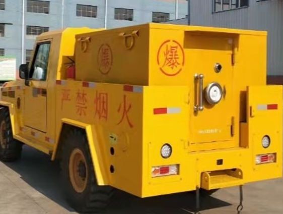 平定凯龙爆破器材运输车：保障爆破任务的安全运行