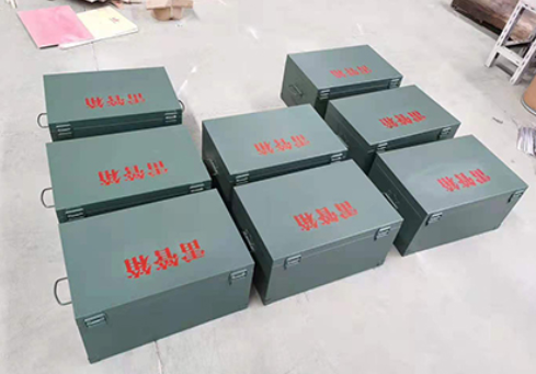 平定炸药箱和雷管箱一般是怎么存放的？